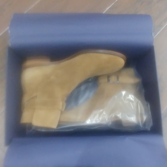 Chelsea Boots by Ankari Floruss - Picture 6 of 7